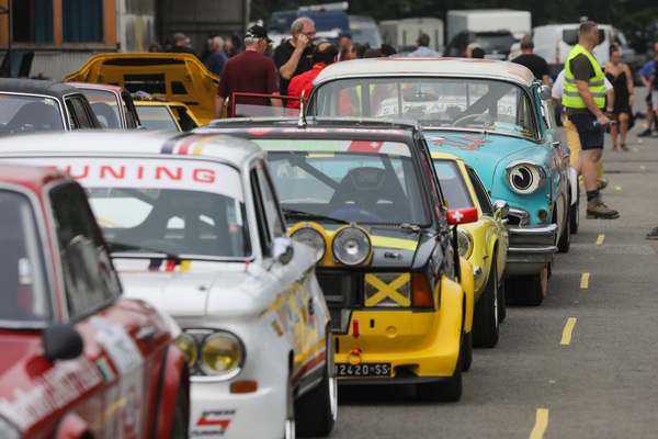 Der Buick Special ragt auch als Stockcar aus den übrigen Autos heraus - Oldtimer GP Brugger Schachen 2024
