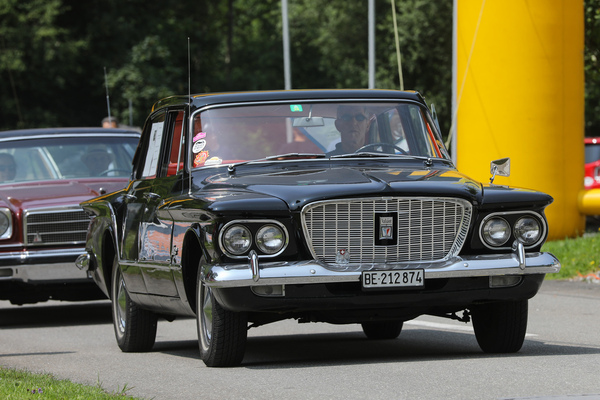 Der Chrysler Valiant gehört zu den älteren Autos auf dem Platz - Youngtimer Stockental 2025