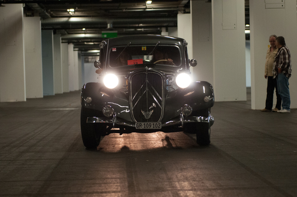 Der Citroën Légère 11 B von 1948 in der Tiefgarage - RAID Suisse-Paris 2015