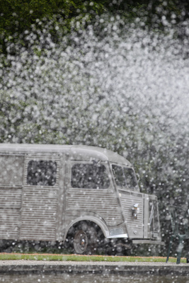 Der Citroën Typ H hinter der Fontäne - Concours d'Elégance Suisse 2016