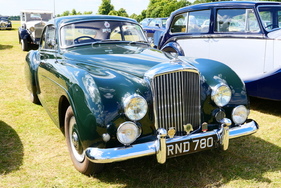 Der Continental von vorn. Fast immer trugen diese Fahrzeuge neben den Hauptscheinwerfern noch Zusatzlampen