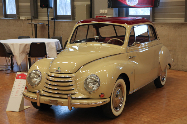 Der DKW Sonderklasse von 1954 wirbt für die Fusion der Schweizer Oldtimer-Verbände - OTM Fribourg 2015