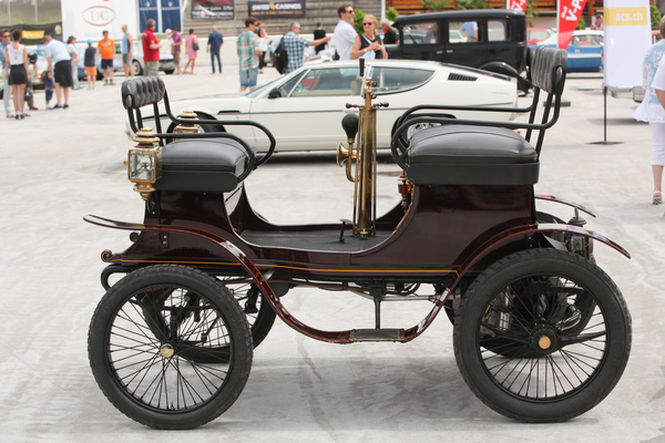 Der De Dion Bouton von 1899 ist kein kompliziertes Gefährt - Dolder Classics Juni 2015