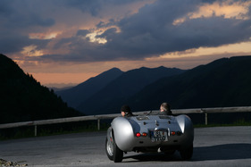 Der Devin-Porsche geniesst die Dämmerung