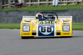 Der Duckhams LM (1972) von Chris Craft und Alain de Cadenet fuhr Demo-Läufe auf der Rennstrecke