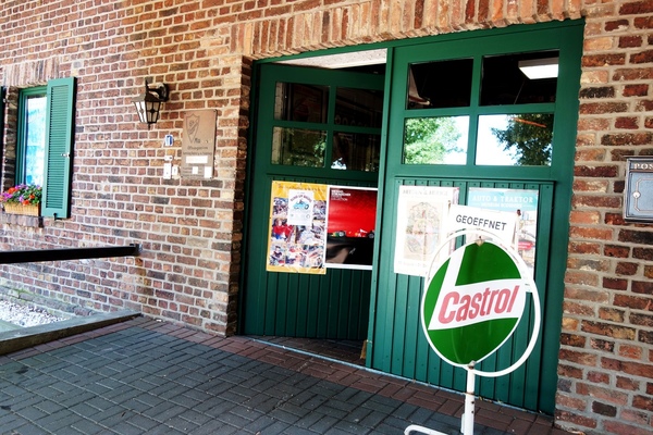 Der Eingang zum Museum in Bedburg-Rath - Rosengart-Museum in Bedburg-Rath