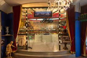 Der Eingang zur Todeswand - Boxenstop Museum Tübingen