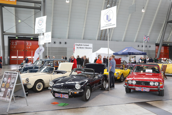 Der "English Corner" mit Sportwagen von Triumph - Retro Classics Stuttgart 2024