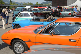 Der Fahrzeugmarkt zwischen den Hallen - Alfa Romeo Montreal, MGB und BMW Isetta - Swiss Classic World Luzern 2023 Der Fahrzeugmarkt zwischen den Hallen - Alfa Romeo Montreal, MGB und BMW Isetta - Swiss Classic World Luzern 2023