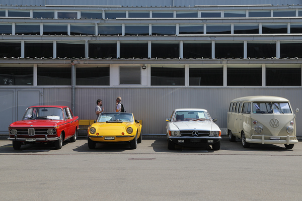 The vehicle market between the halls - classic cars from BMW, Puma, Mercedes-Benz and Volkswagen - Swiss Classic World Lucerne 2023