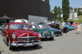 Der Fahrzeugmarkt zwischen den Hallen - Klassiker von Hudson, Jaguar, etc. - Swiss Classic World Luzern 2023 Der Fahrzeugmarkt zwischen den Hallen - Klassiker von Hudson, Jaguar, etc. - Swiss Classic World Luzern 2023