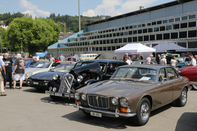 Der Fahrzeugmarkt zwischen den Hallen - Klassiker von Jaguar, Citroën und MVS Venturi - Swiss Classic World Luzern 2023 Der Fahrzeugmarkt zwischen den Hallen - Klassiker von Jaguar, Citroën und MVS Venturi - Swiss Classic World Luzern 2023