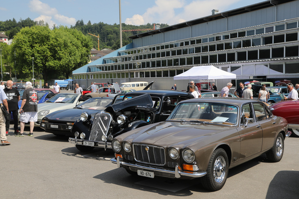The vehicle market between the halls - classic cars from Jaguar, Citroën and MVS Venturi - Swiss Classic World Lucerne 2023