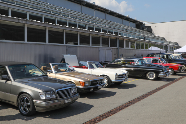 The vehicle market between the halls - Mercedes-Benz classics - Swiss Classic World Lucerne 2023