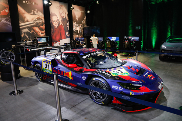 Der Ferrari 296, mit dem Verstappen auf dem Nürburgring brillierte - 38. Auto Zürich 2025