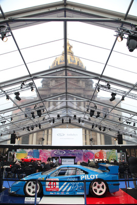 Der Ferrari F40 LM stand direkt in der Mitte des Zelts - RM/Sotheby's Versteigerung in Paris 2019