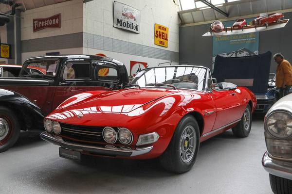 Der Fiat Dino 2400 Spider aus dem Jahr 1971 war das teuerste Fahrzeug, konnte aber nur unter Vorbehalt verkauft werden - Frühlingsversteigerung der Oldtimer Galerie Toffen am 25. März 2023