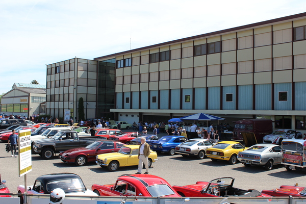 Bild Der Flugplatz hätte für noch mehr Japaner Platz - Japaner Young- und Oldtimertreffen Bleienbach 2016