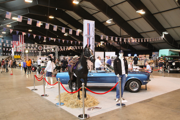 Der Ford Mustang Club of Switzerland präsentierte einen Mustang, also ein Pferd - Swiss Classic World Luzern 2018