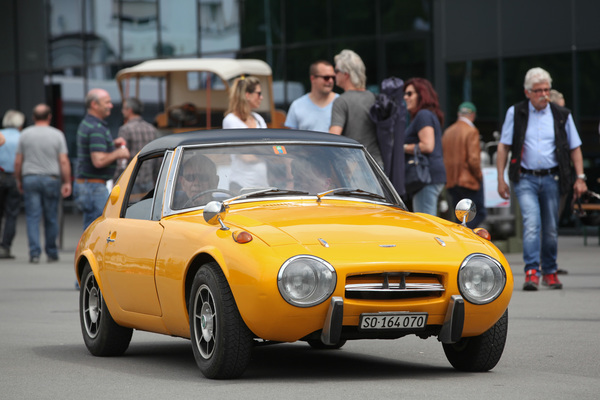 Der Frontmotorsportwagen Toyota 800 Sport mit Zweizylindermotor bei der Ankunft - Swiss Classic World Luzern 2019