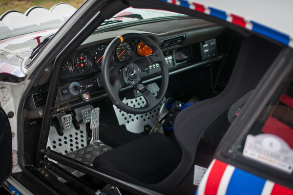 Der Gruppe 4 Porsche 911 SC von Dirk Thomin ist bereit. Einsteigen bitte! – Eifel Rallye Festival 2013