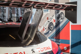 Der Heckflügel des Pikes-Peak-Peugeot - Rétromobile Paris 2018