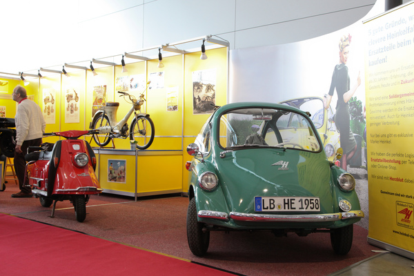 Der Heinkel-Clubstand mit Kabine und Motorroller - Retro Classics Stuttgart 2017