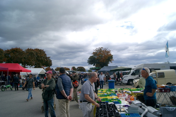 Der Himmel sah zwischenzeitlich sehr bedrohlich aus, doch mehr als zehn Tropfen kamen nicht runter – Veterama Mannheim 2022
