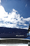 Der Himmel spiegelt sich in der Motorhaube eines Sunbeam Alpine - 35. British Car Meeting auf dem Flugplatz Mollis