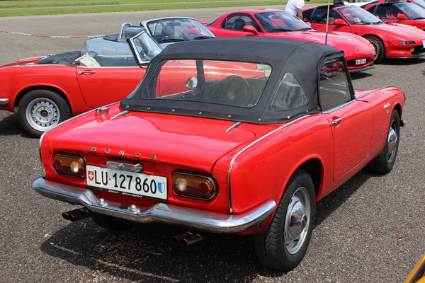 Der Honda S800 ist extrem beliebt geworden - Japaner Young- und Oldtimertreffen Bleienbach 2016