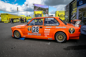 Der Jägermeister-BMW von Prinz Leopold von Bayern sah dem Opel Ascona bis hin zur Startnummer zum verwechseln ähnlich – ADAC 24h Classic Nürburgring 2022