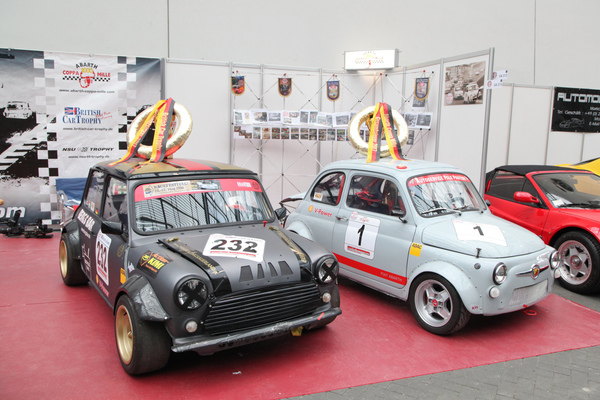 Der Kampf der Zwerge mit einem Mini und einem Fiat-Abarth - Techno Classica Essen 2018