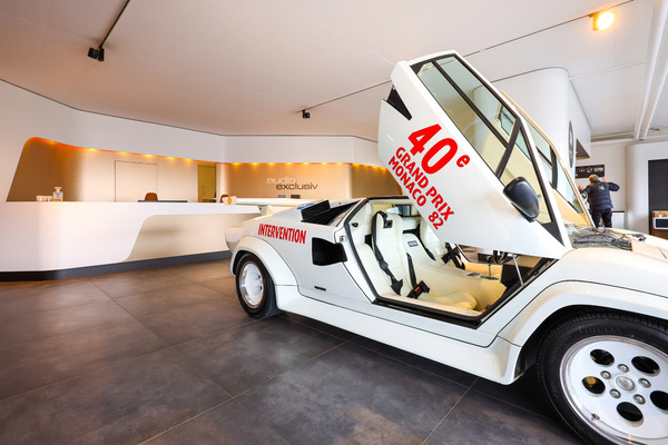 Bild: Der Lamborghini Countach in den Geschäftsräumen von Audio Exclusiv