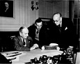 Der Leiter von Bristol, Sir G. Stanley White, zusammen mit George White und Major Abell