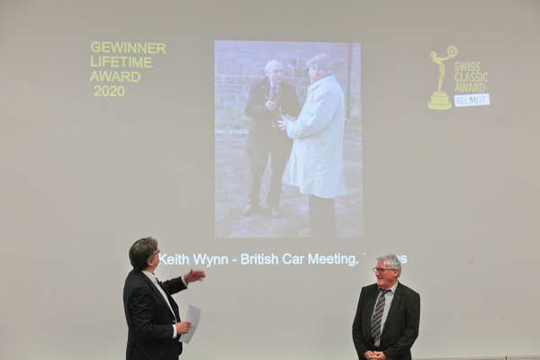 Der "Lifetime Award" geht an Keith Wynn, der das British Car Meeting Morges initiierte - Swiss Classic Awards 2020 Übergabe in der "autobau erlebniswelt" in Romanshorn