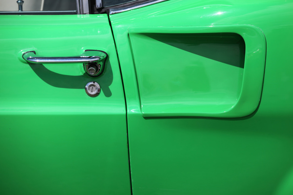 Der Lufteinlass mahnt an einen Mittelmotor, aber den hatte der Serien-Mustang nie - Mustang & Shelby Meeting 2017 in Zug