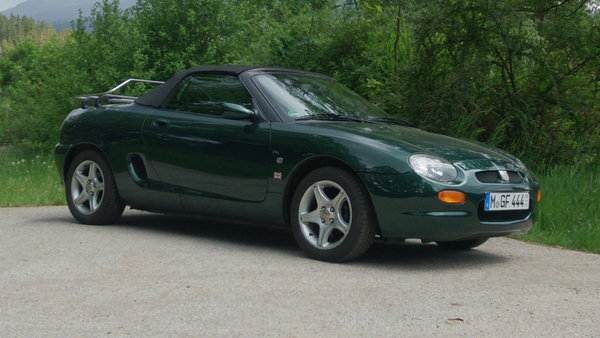 Der MG F hat bereits ein Steuergerät für die Motorsteuerung. Der schicke Roadster ist bekannt für seine Elektronik-Macken.