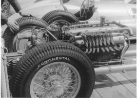 Der Magie dieser Antriebseinheit aus Motor, Kompressor, Getriebe und den Conti Rennreifen kann kein Fotograf widerstehen