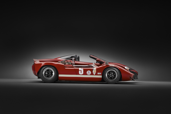 Bild: Der McLaren M1B (1966) und der McLaren 650S (2016)