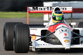 Der McLaren MP4-7A (1992) von Ayrton Senna fuhr Demo-Läufe auf der Rennstrecke