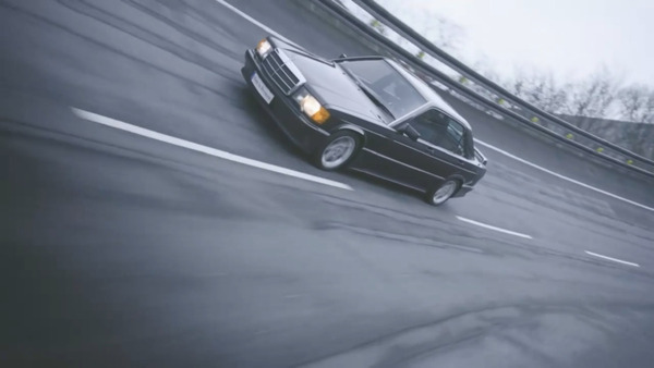 Der Mercedes-Benz 190 E 2.5-16 in der Steilkurve – Bremen Classic Motorshow 2022