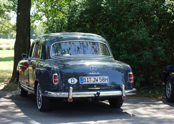 Der Mercedes-Benz 220 S Ponton ist der Beweis dafür, dass es Bielefeld wirklich gibt - Vienna Classic Days 2024