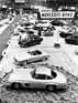 Der Mercedes-Benz 300 SL und 190 SL dominieren den Stand des Importeurs Maximilian Hoffman auf der New Yorker „International Motor Sports Show“, die am 6. Februar 1954 eröffnet wird.