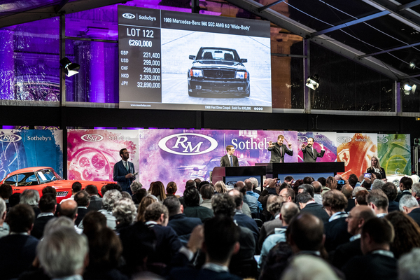 Bild Der Mercedes-Benz 560 SEC AMG 6.0 von 1989 wurde fast 50 Prozent über dem Schätzwert zugeschlagen - RM/Sotheby's Versteigerung in Paris 2019