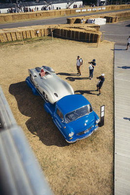 Der Mercedes-Benz W196 auf dem passenden Transporter - Goodwood Festival of Speed 2025