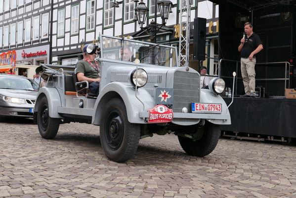 Der Mercedes G5 gab im Ziel eine Vorführung seiner Allradlenkung. Da fielen die Kinnladen – Einbecker Oldtimertage 2025