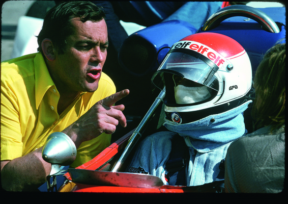 Der Motorenpapst von BMW, Paul Rosche, im Gespräch mit Michel Leclère im March 725-BMW M12-6 (1975)