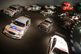 Der Motorsport kommt im Mercedes-Museum nicht zu kurz - hier DTM, Sportwagen, Formel 1 und und und