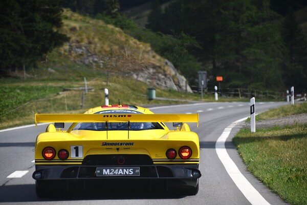 Der Nissan R390 GT1 von Erik Comas hat eine offizielle Strassenzulassung