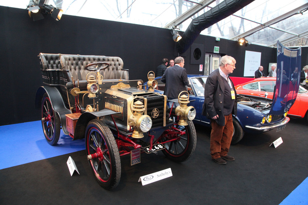 Bild Der Panhard et Levassor 16 HP Rear Entrance Tonneau von 1900 war offenbar für viele Bieter nicht interessant und kam nur auf 47 Prozent des mittleren Estimates - RM/Sotheby's Versteigerung in Paris 2019